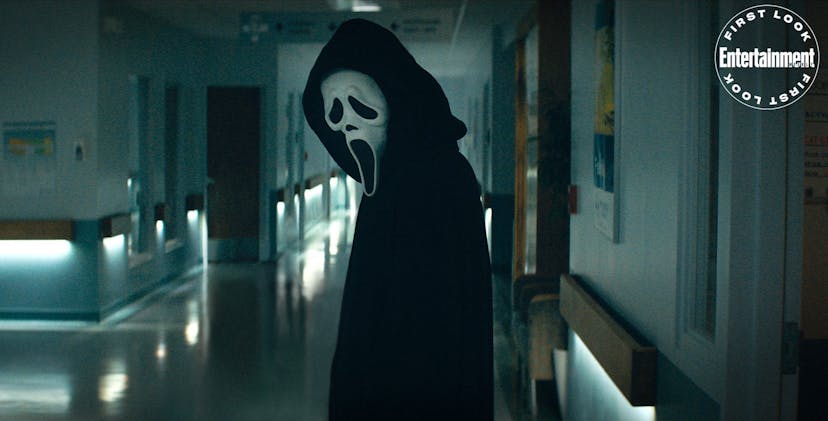 Pânico mostra retorno de Neve Campbell, Courteney Cox e Ghostface em primeiras imagens do novo filme