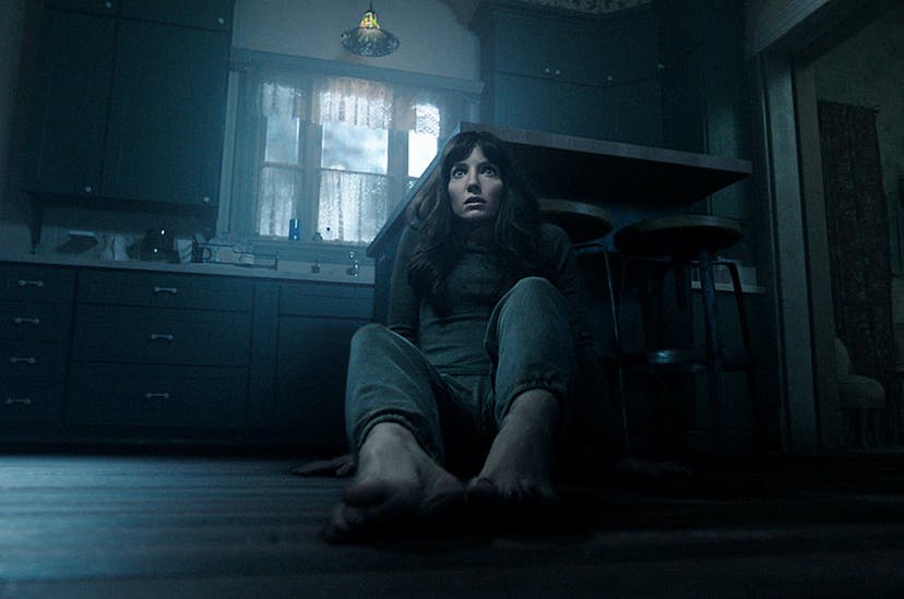 Maligno, novo filme do diretor de Invocação do Mal, mostra protagonista assustada em imagem inédita